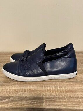 ROCKPORT SLIP-ON WILLA BOW LOAFER, NAVY BLUE, LEATHER, 11; GENTLY WORN